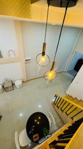 a room with a toilet in a tub with a piano at Vela house hatyai 2 in Hat Yai