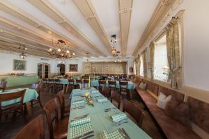 Restaurace v ubytování Hotel Gasthof Alte Post Holzkirchen