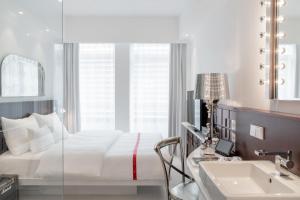 Letto o letti in una camera di Ruby Coco Hotel Dusseldorf