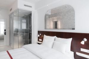 Letto o letti in una camera di Ruby Coco Hotel Dusseldorf