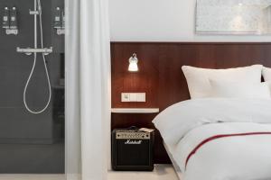 Letto o letti in una camera di Ruby Coco Hotel Dusseldorf