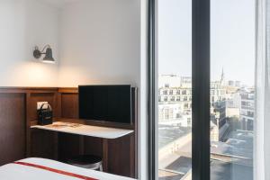 TV a/nebo společenská místnost v ubytování Ruby Stella Hotel London