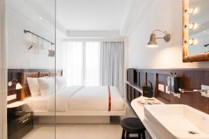 Postel nebo postele na pokoji v ubytování Ruby Stella Hotel London