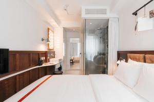 Postel nebo postele na pokoji v ubytování Ruby Stella Hotel London