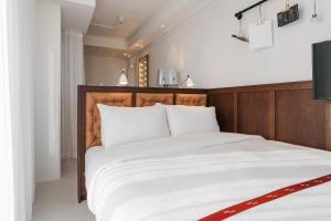 Postel nebo postele na pokoji v ubytování Ruby Stella Hotel London
