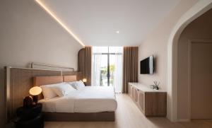 Halff Hotel客房内的一张或多张床位