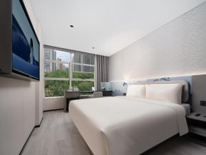 Postel nebo postele na pokoji v ubytování Atour Light Hotel Xi'an Jingkai North Railyway Station