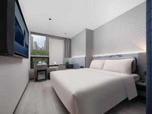 Postel nebo postele na pokoji v ubytování Atour Light Hotel Xi'an Jingkai North Railyway Station