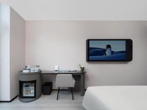 TV a/nebo společenská místnost v ubytování Atour Light Hotel Xi'an Jingkai North Railyway Station
