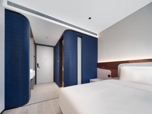 Postel nebo postele na pokoji v ubytování Atour Light Hotel Xi'an Jingkai North Railyway Station