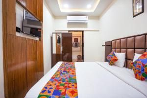 Postel nebo postele na pokoji v ubytování FabHotel Sarja Sky + 34 fotografií