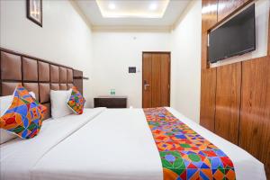 Postel nebo postele na pokoji v ubytování FabHotel Sarja Sky