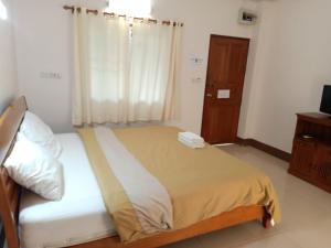 Postel nebo postele na pokoji v ubytování Phumchan Place Hotel