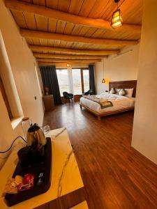 Yeti Resort Hunder客房内的一张或多张床位