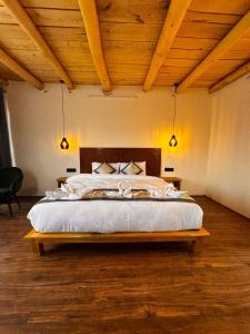 Yeti Resort Hunder客房内的一张或多张床位
