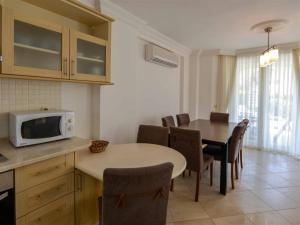 Kuchyň nebo kuchyňský kout v ubytování SUNSET BEACH CLUB LEBRENTALS