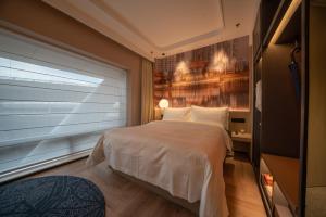 Postel nebo postele na pokoji v ubytování Tianfu Joyhub Cheer Hotel