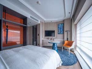 Postel nebo postele na pokoji v ubytování Tianfu Joyhub Cheer Hotel
