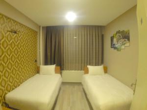 Postel nebo postele na pokoji v ubytování Okur Otel
