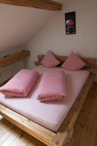 Postel nebo postele na pokoji v ubytování Hirschen B&B