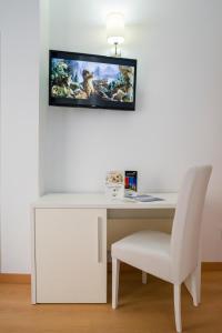 TV a/nebo společenská místnost v ubytování Hotel Avenida