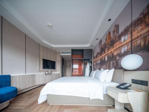 TV a/nebo společenská místnost v ubytování Tianfu Joyhub Cheer Hotel