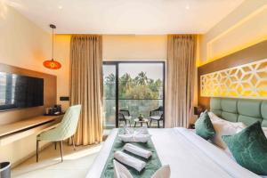 TV a/nebo společenská místnost v ubytování Vilmaris Luxury Hotel in Calangute