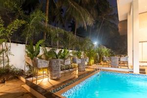 Bazén v ubytování Vilmaris Luxury Hotel in Calangute nebo v jeho okolí