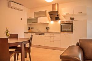 Kuchyň nebo kuchyňský kout v ubytování Holiday Home Puteus