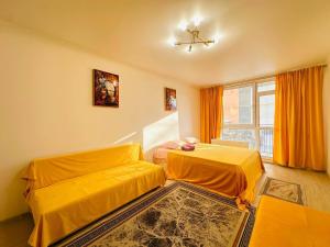 Voodi või voodid majutusasutuse Квартира для больших групп путешественников рядом с жд вокзалом и аэропортом toas