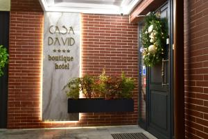 Muka bangunan atau pintu masuk Hotel Casa David