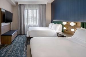 Ένα ή περισσότερα κρεβάτια σε δωμάτιο στο DoubleTree Suites by Hilton Mount Laurel