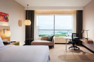 Postel nebo postele na pokoji v ubytování DoubleTree by Hilton Melaka