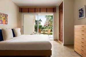 Wyndham Grand Costa del Sol客房内的一张或多张床位