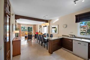 Wyndham Grand Costa del Sol的厨房或小厨房