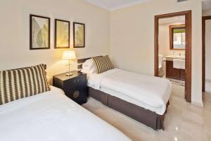 Wyndham Grand Costa del Sol客房内的一张或多张床位