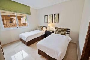 Wyndham Grand Costa del Sol客房内的一张或多张床位