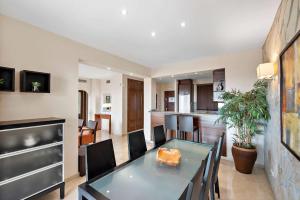 Wyndham Grand Costa del Sol的厨房或小厨房