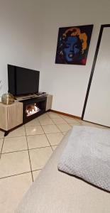 TV a/nebo společenská místnost v ubytování Casa di Minù