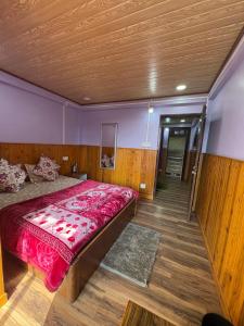 Postel nebo postele na pokoji v ubytování S Sherpa Homestay
