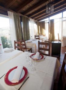 Hotel Rural El Yantar de Gredos 레스토랑 또는 맛집