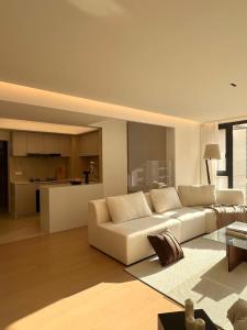 Χώρος καθιστικού στο Sunny Abode 中远A 3Bedroom river view near Suzhou River