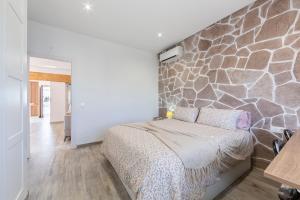 Un pat sau paturi într-o cameră la Finca Pequeñas Estrellas +20 fotografii