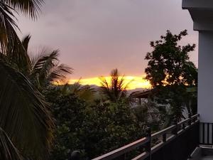 Alba o tramonto visti dall'interno dell'affittacamere o dai dintorni