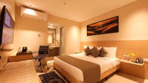 TV a/nebo společenská místnost v ubytování Morvee Hotels Durgapur