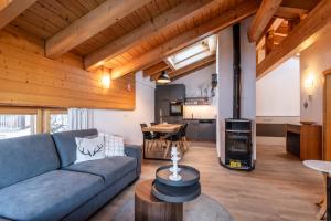 Posezení v ubytování Dachwohnung Balma-great overview of Zermatt