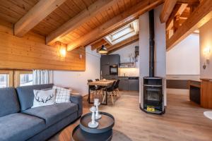 Posezení v ubytování Dachwohnung Balma-great overview of Zermatt
