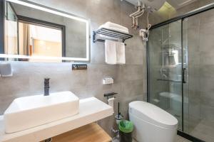 Ένα μπάνιο στο Mutianyu Great Wall Jingshan First House Boutique B&B