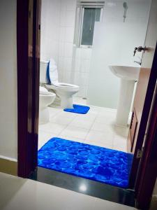 Bilik mandi di Entire Space Apt T5 Centralidade do Kilamba