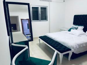 Katil atau katil-katil dalam bilik di Entire Space Apt T5 Centralidade do Kilamba